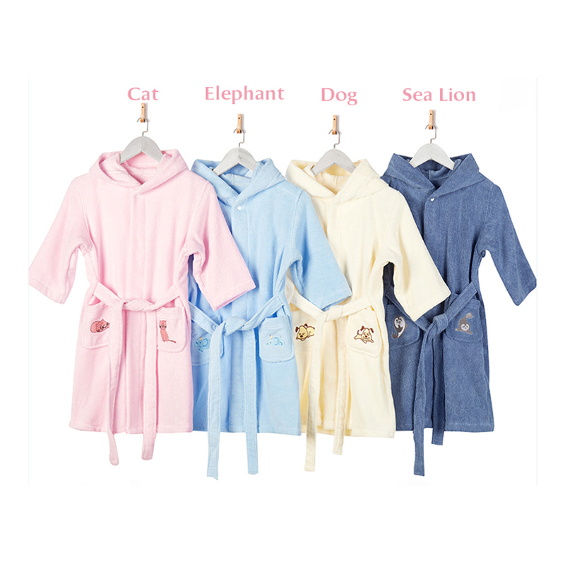 Cotton bathrobe na may pagbuburda