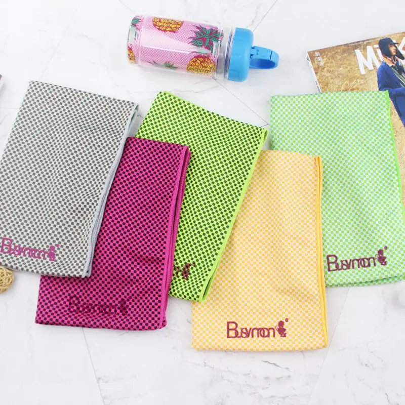 Paano nagbibigay ang mga towel ng paglamig ng isang cool na pakiramdam?