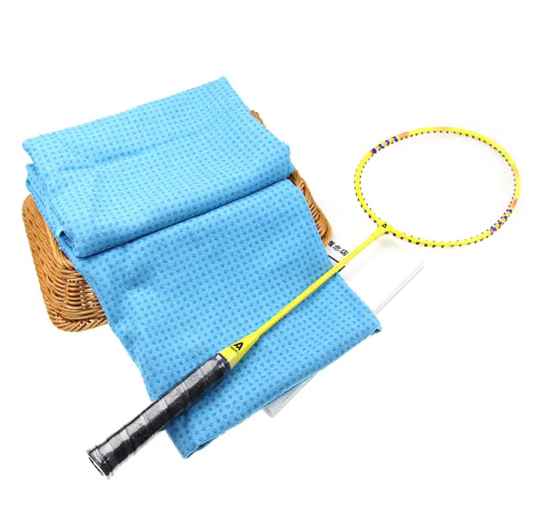 Bakit masisiguro ng non-slip na microfiber yoga mat towel na anti-slip at pagganap ng sweat-sumisipsip?